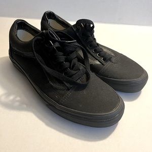 Black unisex vans men’s size 7.5 9 in women.